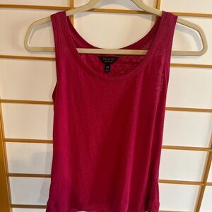 New Without Tags LINEN-BLEND SCOOP-NECK TANK. XS. Dragonfruit color.